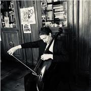 Insegnante di violoncello frequentante il conservatorio di Reggio, impartisce lezioni per bambini e ragazzi di tutte le età!